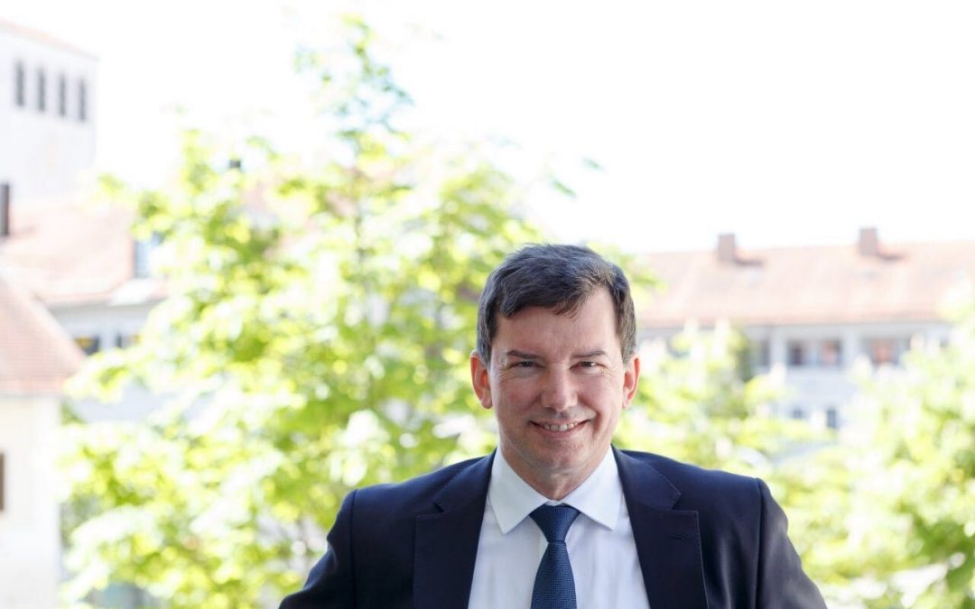 Über die Weisheit von Vielen. Das Interview mit Dr. Harald von Herget, Bundesvorstand und Gründungsmitglied der Partei dieBasis, über Schulkinder, Schauspieler und den demokratischen Rundfunk.